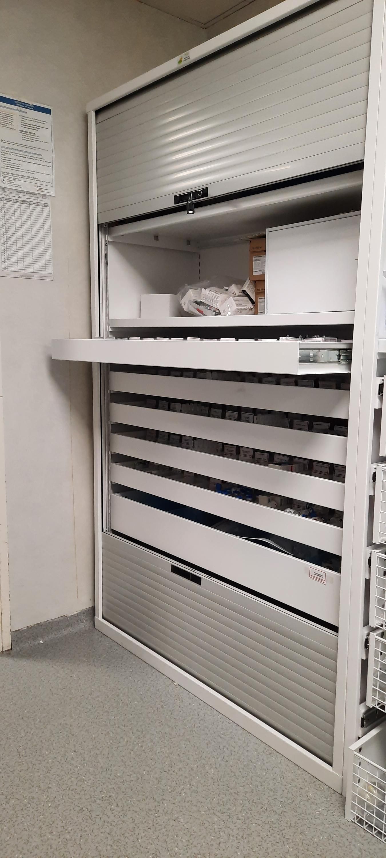 Armoire pharmacie