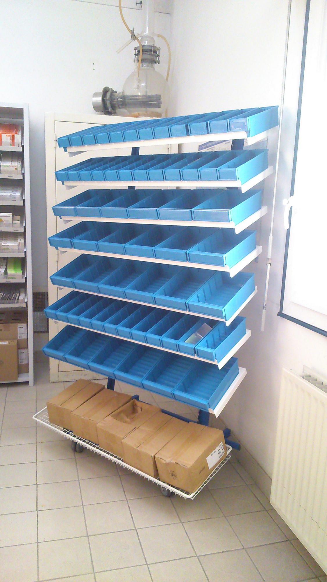 Poste de cueillette avec bacs divisibles